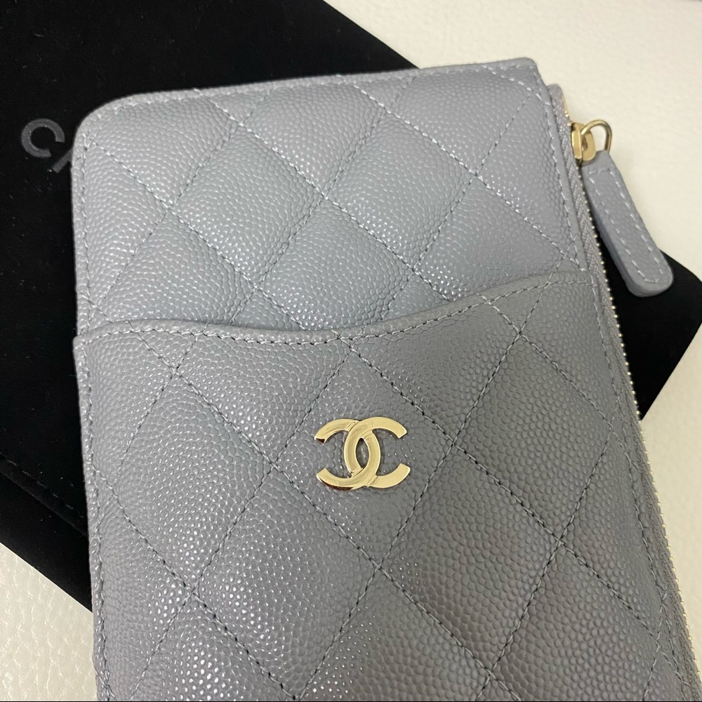 Chanel Phone Card Holder Pouch Interlocking CC logo Zipper Wallet Cute Elegant - Picture 3 of 17